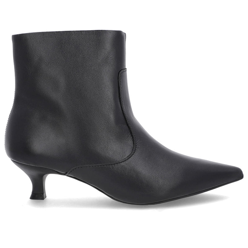 Bota Bico Fino Salto Kitten Preta Couro