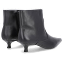 Bota Bico Fino Salto Kitten Preta Couro